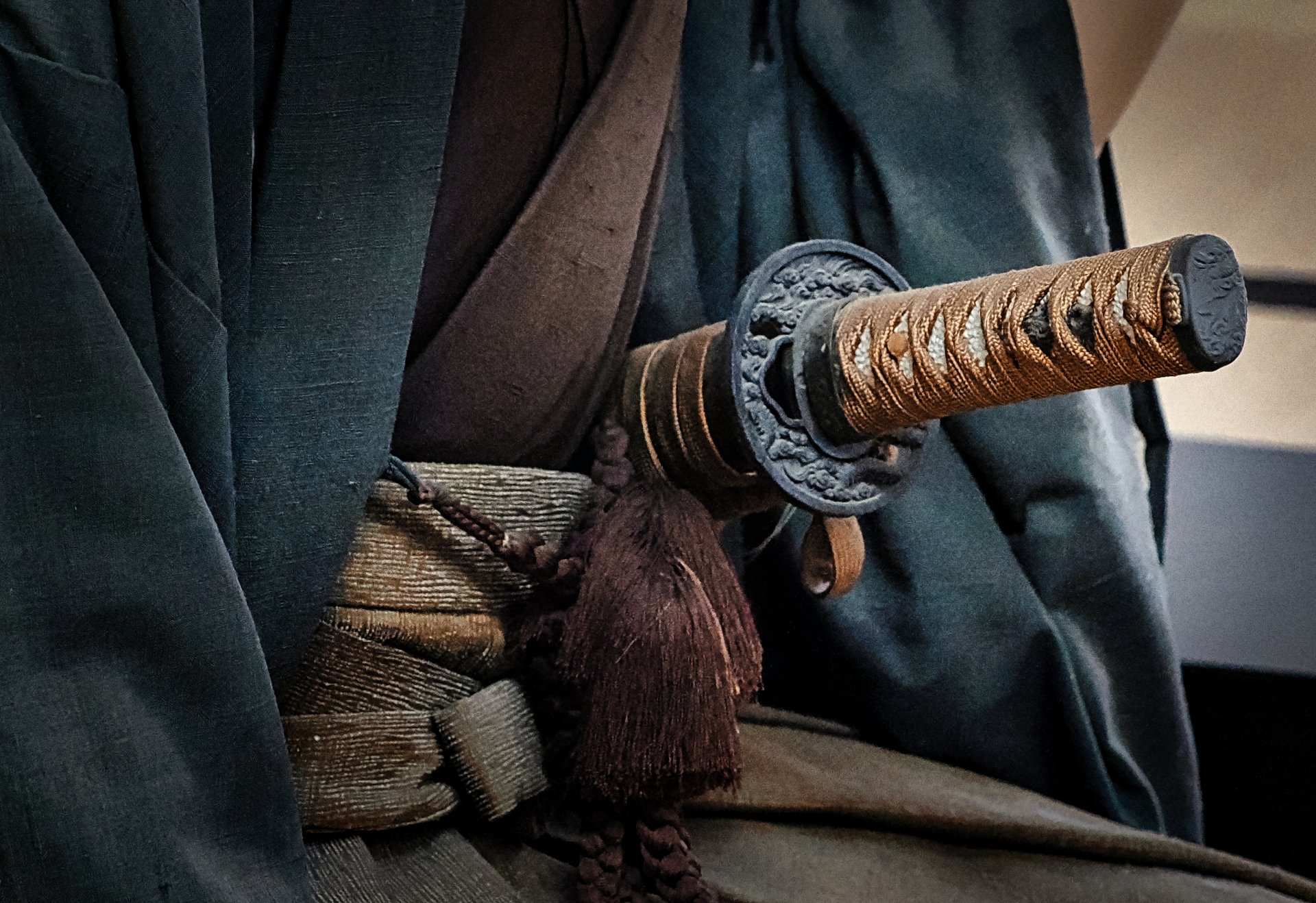 Why We Can’t Choose in an Age of Infinite Choice — What a Convenience Store Reveals About How We Live